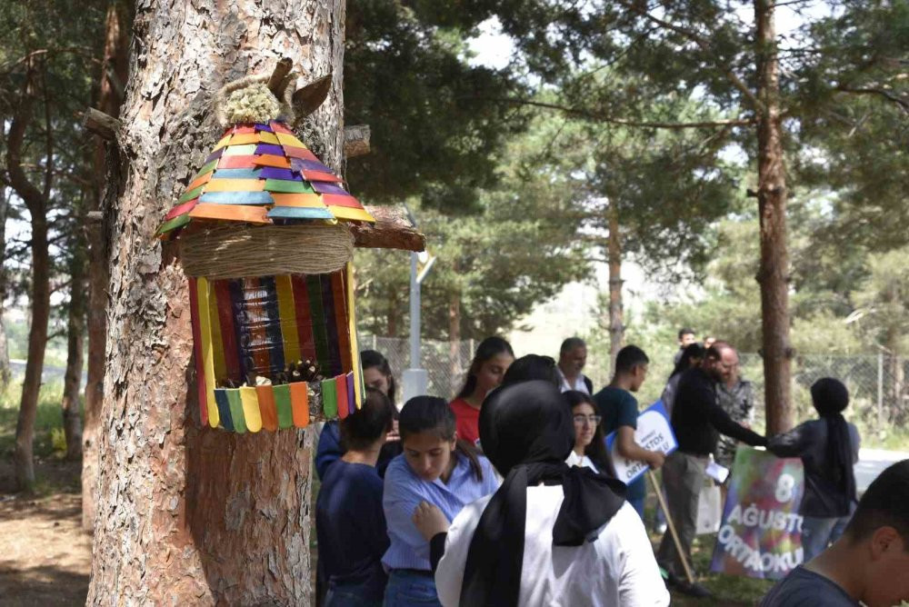 Öğrencilerden kuşlar için hummalı çalışma