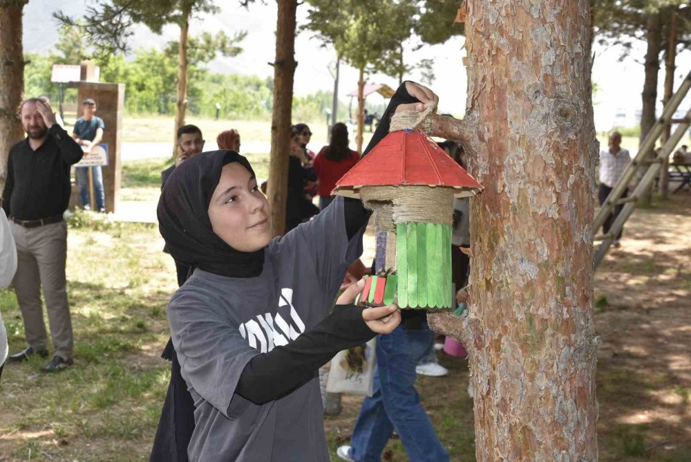 Öğrencilerden kuşlar için hummalı çalışma