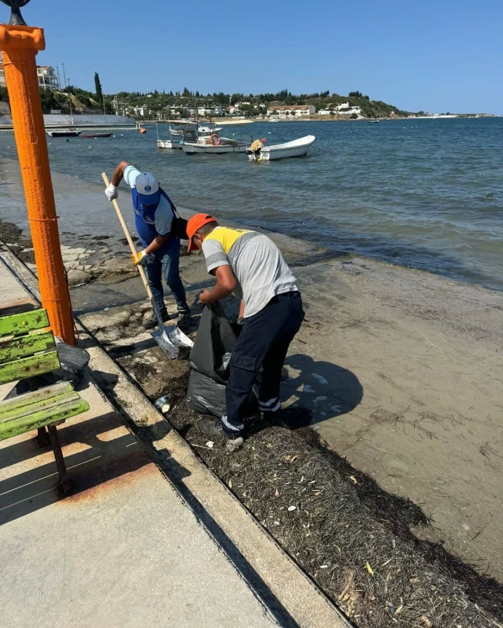 Mavişehir sahili pırıl pırıl: Belediye ekipleri iş başında!