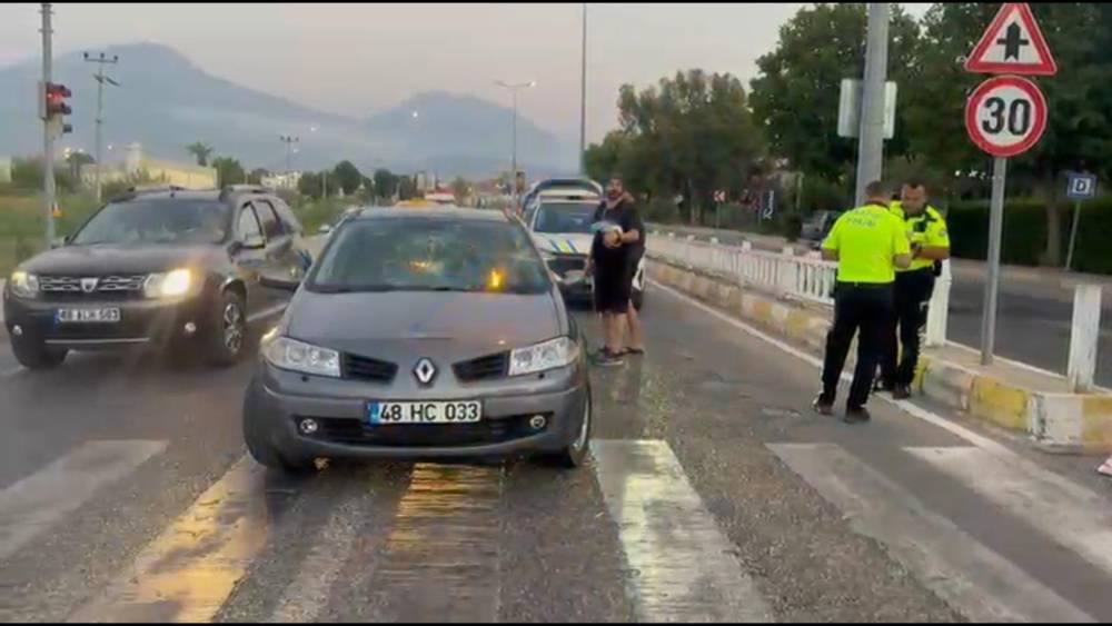 Akıllara durgunluk veren olay! Çarptığı kadının üzerinden geçip kaçmaya çalıştı