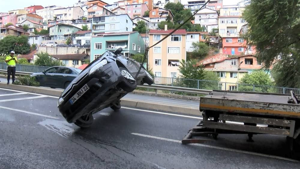 Refüje çarptı takla attı! Ters dönen araçtan mucize kurtuluş: Sarıyer’de feci kaza