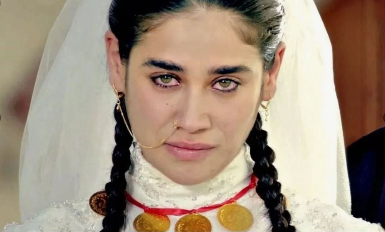 cocuk-gelin-rolu-gercek-oldu-meltem-miraloglu-kabus-dolu-gunleri-anlatti-yenicag-24.jpg