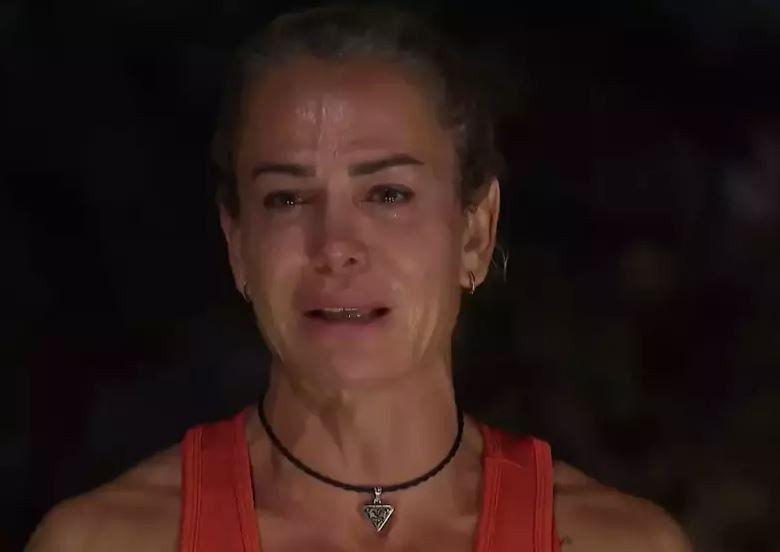 survivor-efsanesi-nagihan-karadereye-ameliyat-sonrasi-zarf-surprizi-yenicag-24.jpg