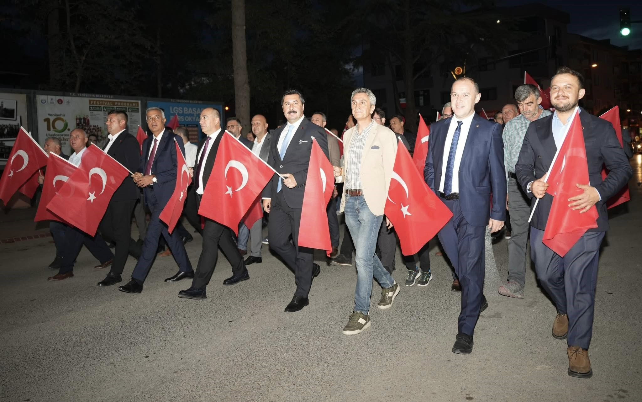 yenisehirde-altin-biber-coskusu-umit-besen-ve-pamela-sahneyi-salladi-yenicag-5.jpg