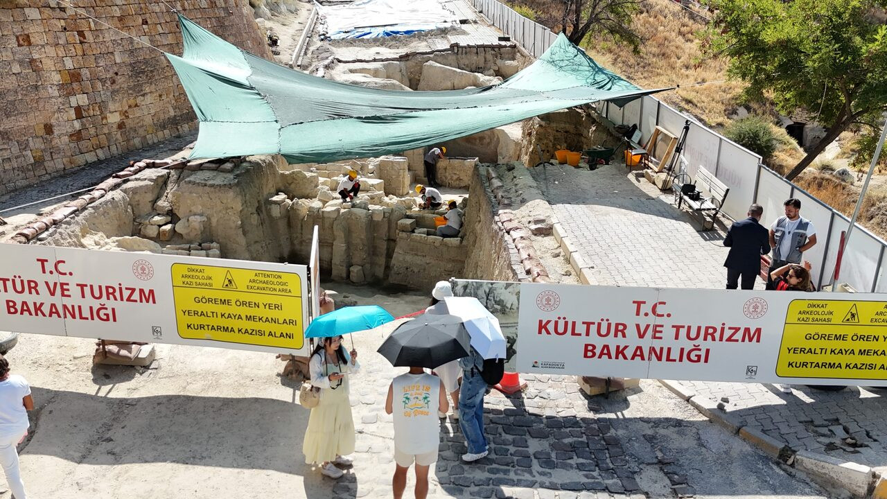 yol-kazan-isciler-buldu-sevincten-havalara-uctu-topraktan-ziynet-esyalari-fiskirdi-yenicag-10.jpg