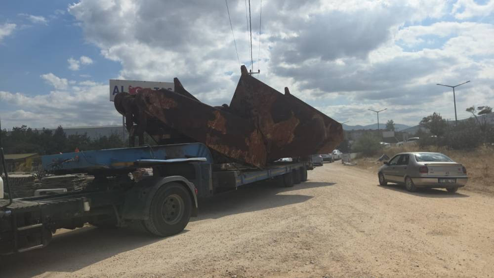 Bursa'da otobüs, TIR’a çarptı! Yaralılar var