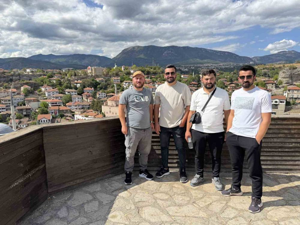 Safranbolu’da hafta sonu yoğunluğu: Tarihi dokuya yoğun ilgi