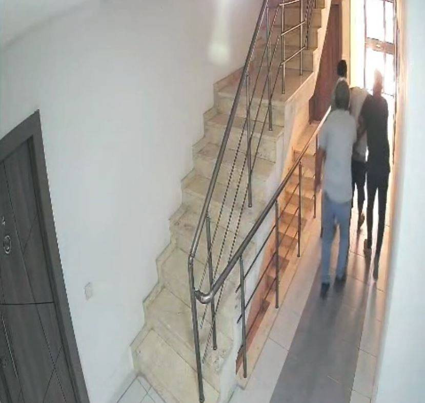Kuşadası polisi işbaşında: 55 yıl hapisle aranıyordu, kıskıvrak yakalandı!