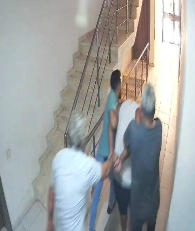 Kuşadası polisi işbaşında: 55 yıl hapisle aranıyordu, kıskıvrak yakalandı!