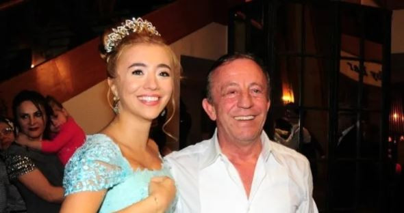besinci-torun-geldi-gozler-ali-agaoglunun-yeni-surprizinde-yenicag-3.jpg