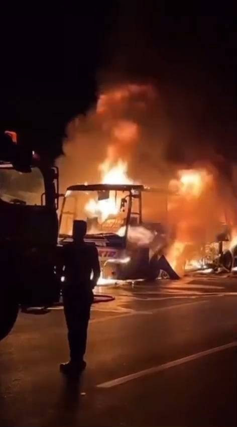 Diyarbakır otobüs yandı! Yolcular son anda kurtuldu