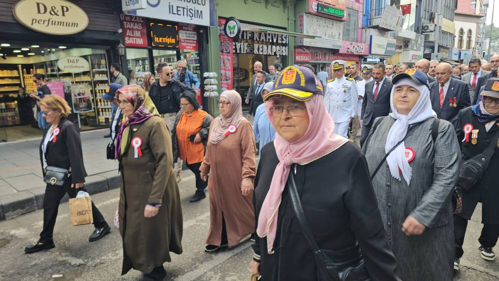 Atatürk'ün gazilik mirası! Eşleri ile birlikte yürüdüler