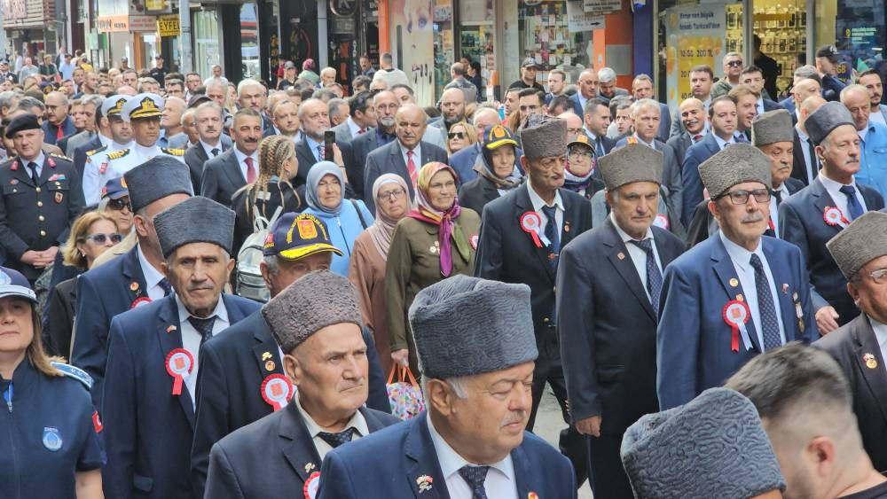 Atatürk'ün gazilik mirası! Eşleri ile birlikte yürüdüler