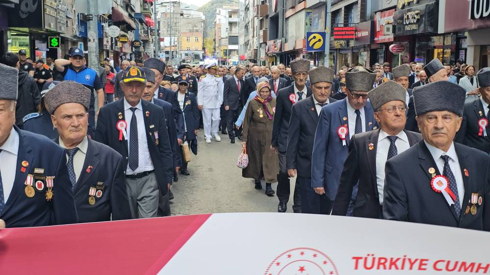 Atatürk'ün gazilik mirası! Eşleri ile birlikte yürüdüler