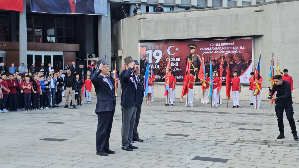 Atatürk'ün gazilik mirası! Eşleri ile birlikte yürüdüler