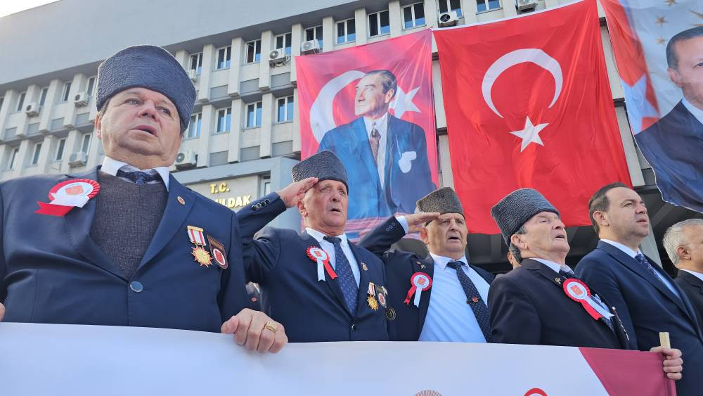 Atatürk'ün gazilik mirası! Eşleri ile birlikte yürüdüler