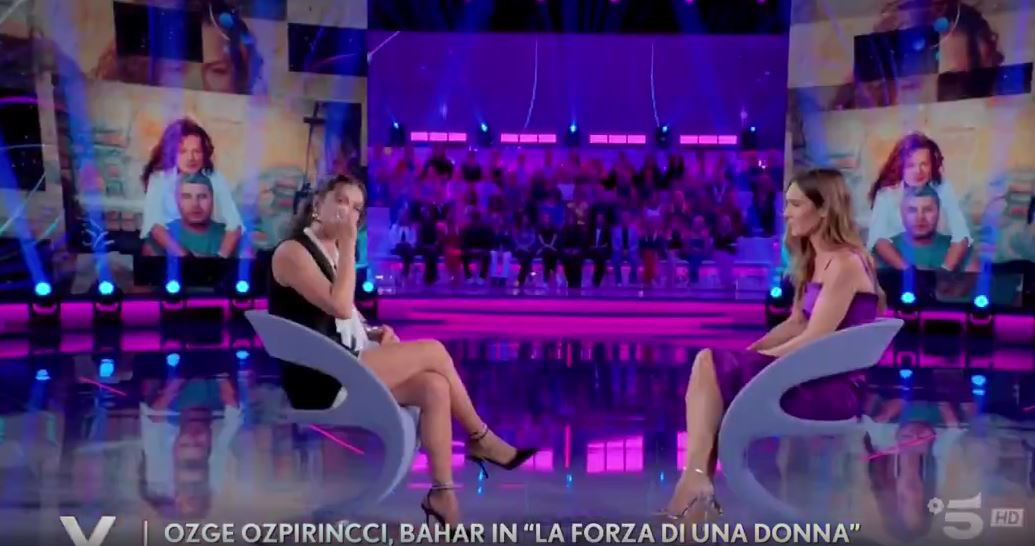 ozge-ozpirincci-babasini-anarken-gozyaslarina-boguldu-verissimoda-duygusal-anlar-yenicag-9.jpg
