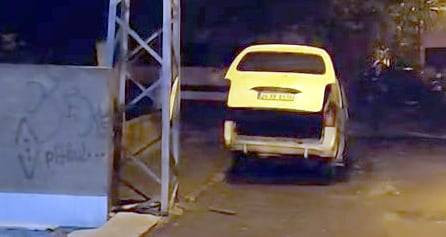 Çalınan minibüs alevlere teslim oldu! Hırsızlar canını son anda kurtardı