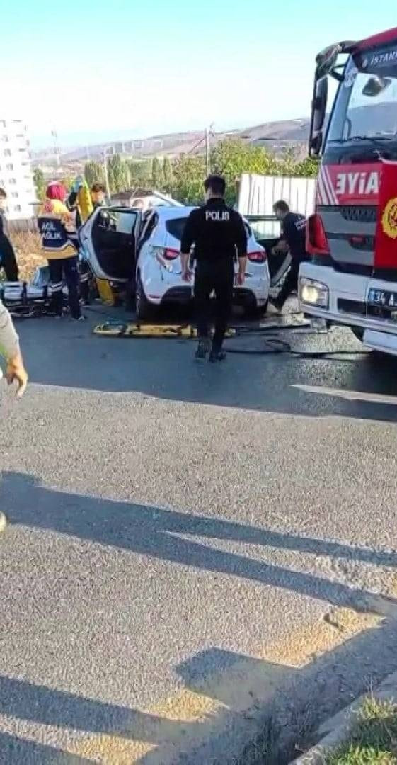 Demir parçası aracı delik deşik etti! Kadın sürücü için itfaiye seferber oldu