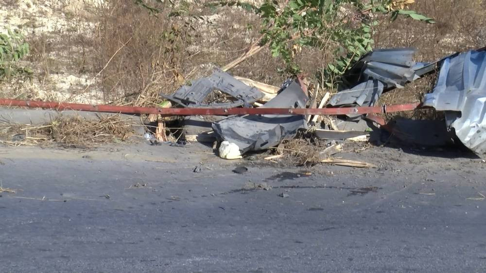 Demir parçası aracı delik deşik etti! Kadın sürücü için itfaiye seferber oldu