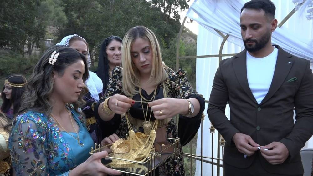 Aşiret düğününde rekor takı! Düğüne 4 ayrı ilde çok sayıda davetli katıldı