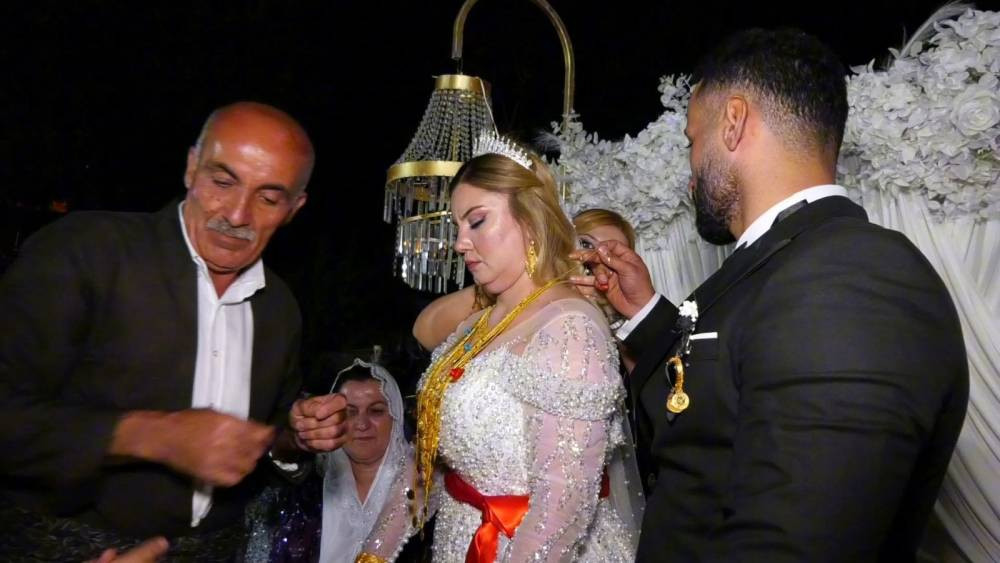 Aşiret düğününde rekor takı! Düğüne 4 ayrı ilde çok sayıda davetli katıldı