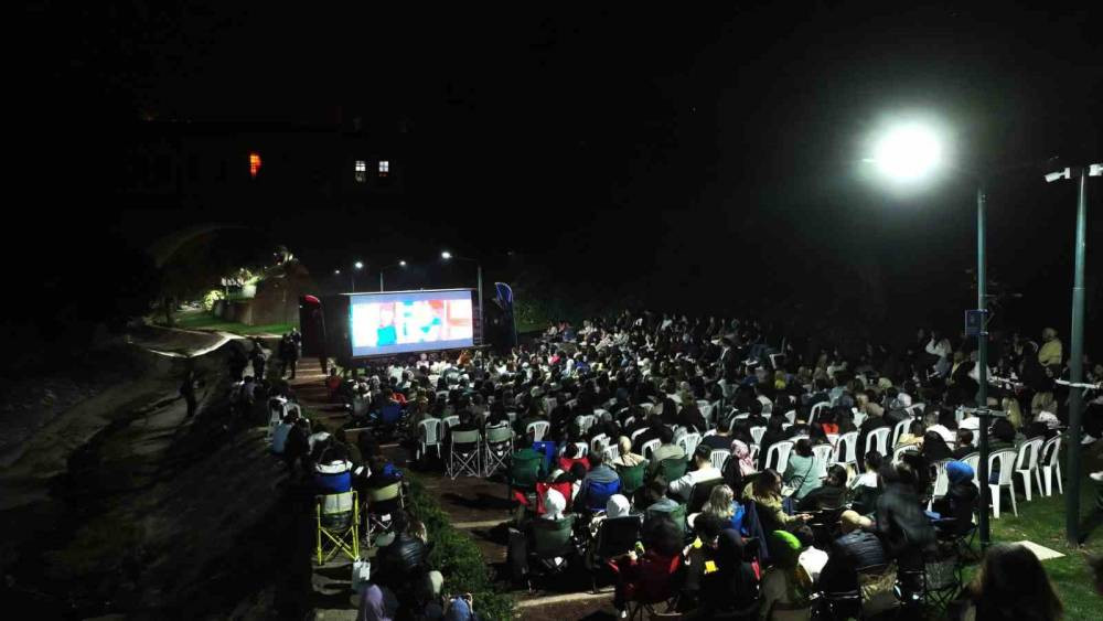 Bursa&rsquo;da sinema g&uuml;nleri: Irgandı K&ouml;pr&uuml;s&uuml;'nde &lsquo;La La Land&rsquo; fırtınası!