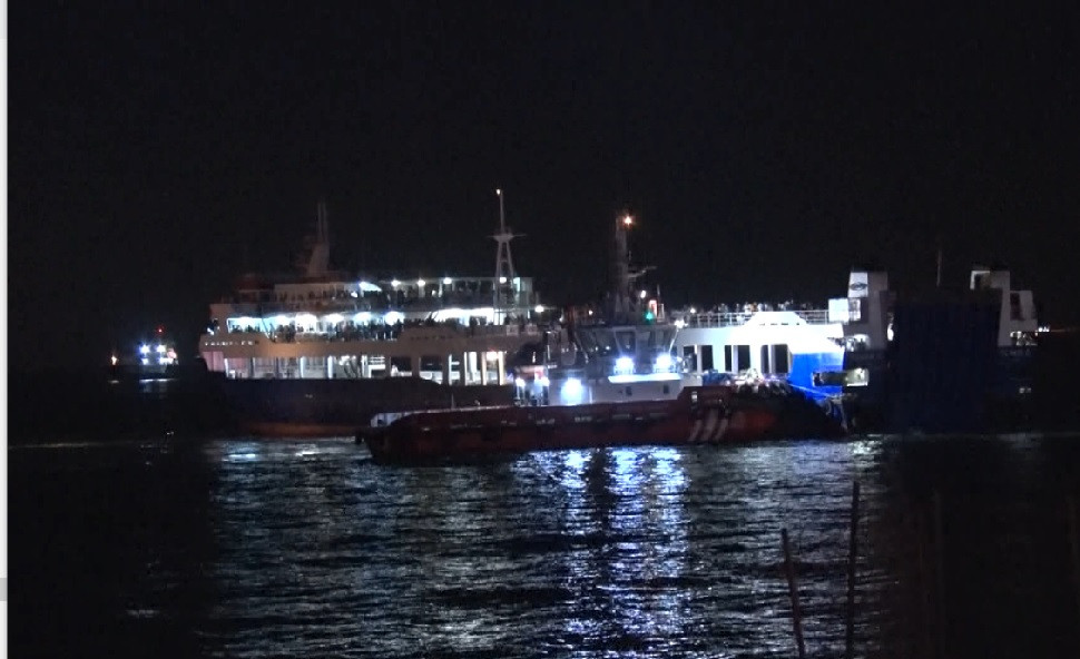marmara-denizinde-arabali-yolcu-feribotu-arizalandi-yuzlerce-yolcu-mahsur-kaldi-3925-dhaphoto1.jpg